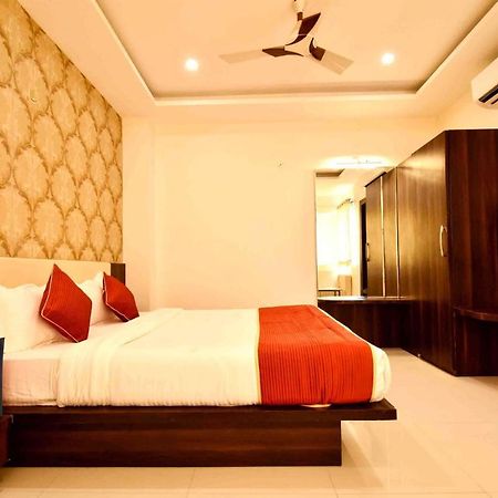 Hotel Kamad Giri,Ujjain Exterior foto