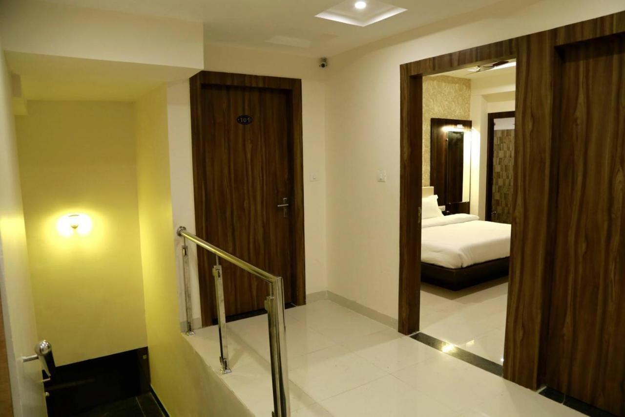 Hotel Kamad Giri,Ujjain Exterior foto