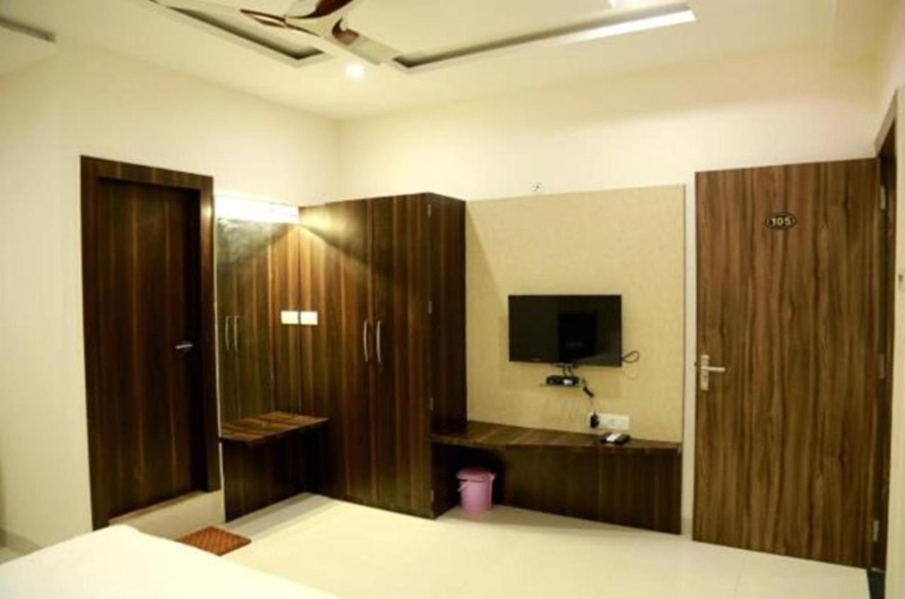Hotel Kamad Giri,Ujjain Exterior foto